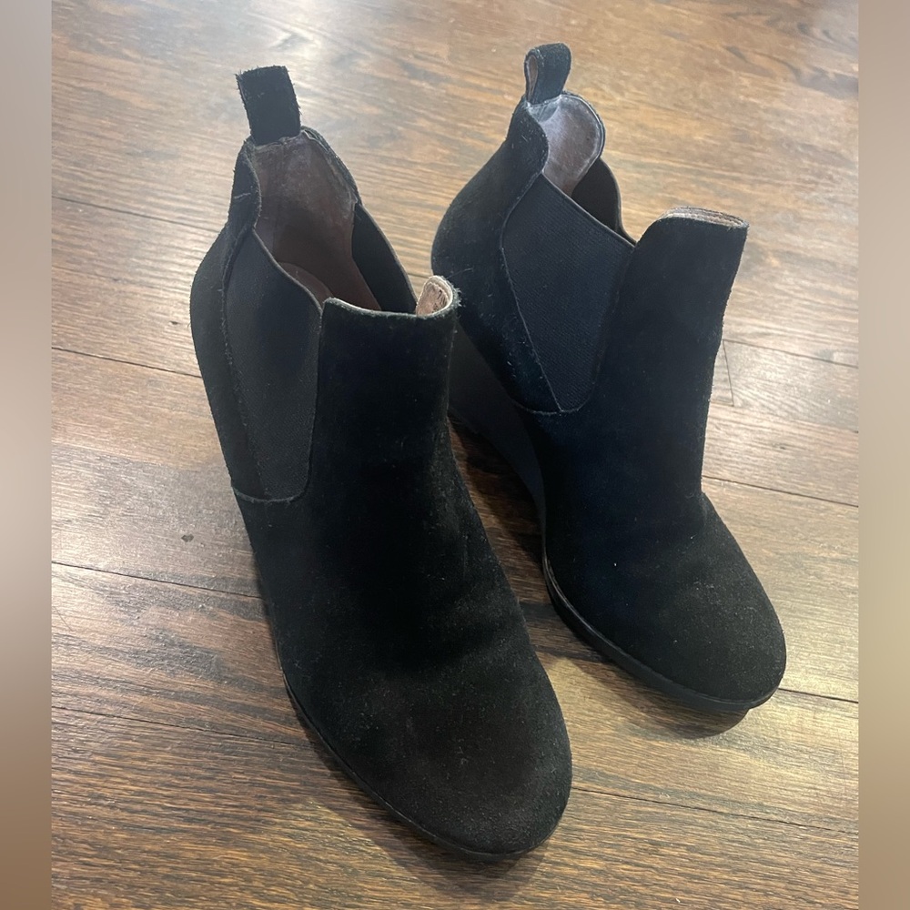 EUC Wedge Black Booties
